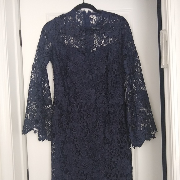 Lace dress - Picture 1 of 4